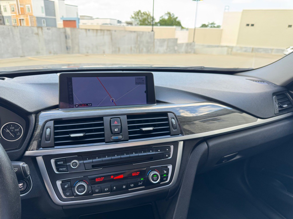 2013 BMW 3 Series Image 19