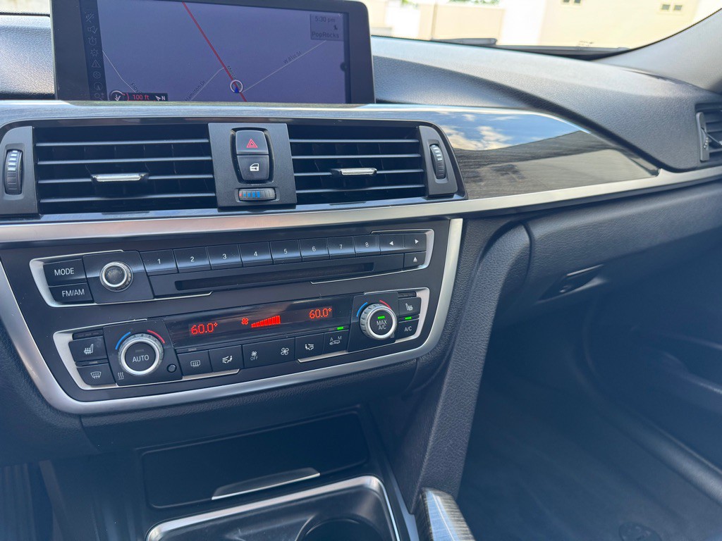 2013 BMW 3 Series Image 21