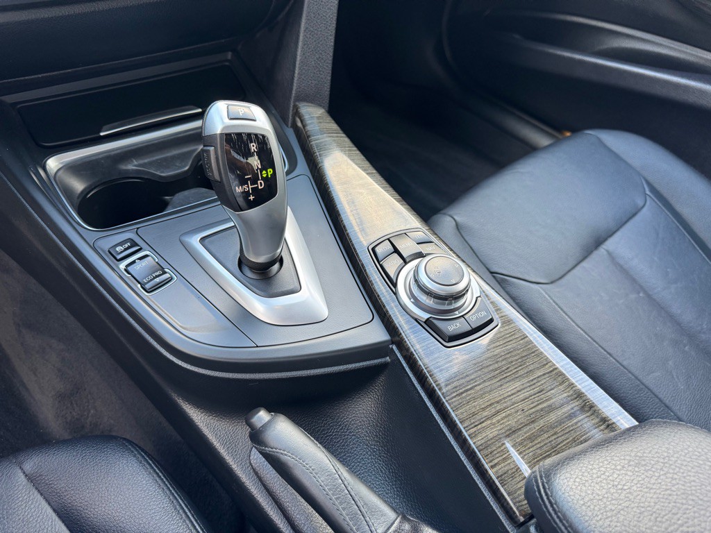 2013 BMW 3 Series Image 22