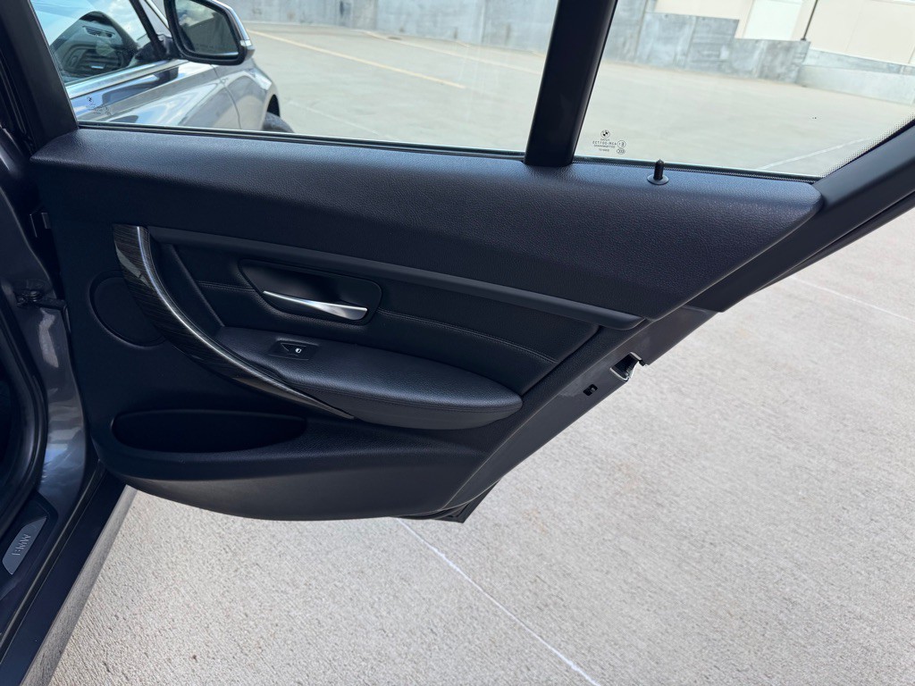 2013 BMW 3 Series Image 28