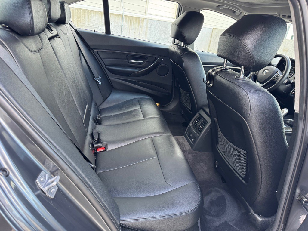 2013 BMW 3 Series Image 29