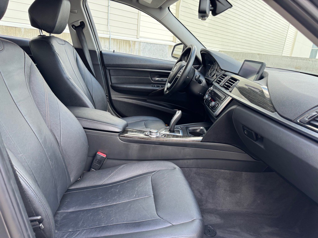 2013 BMW 3 Series Image 31