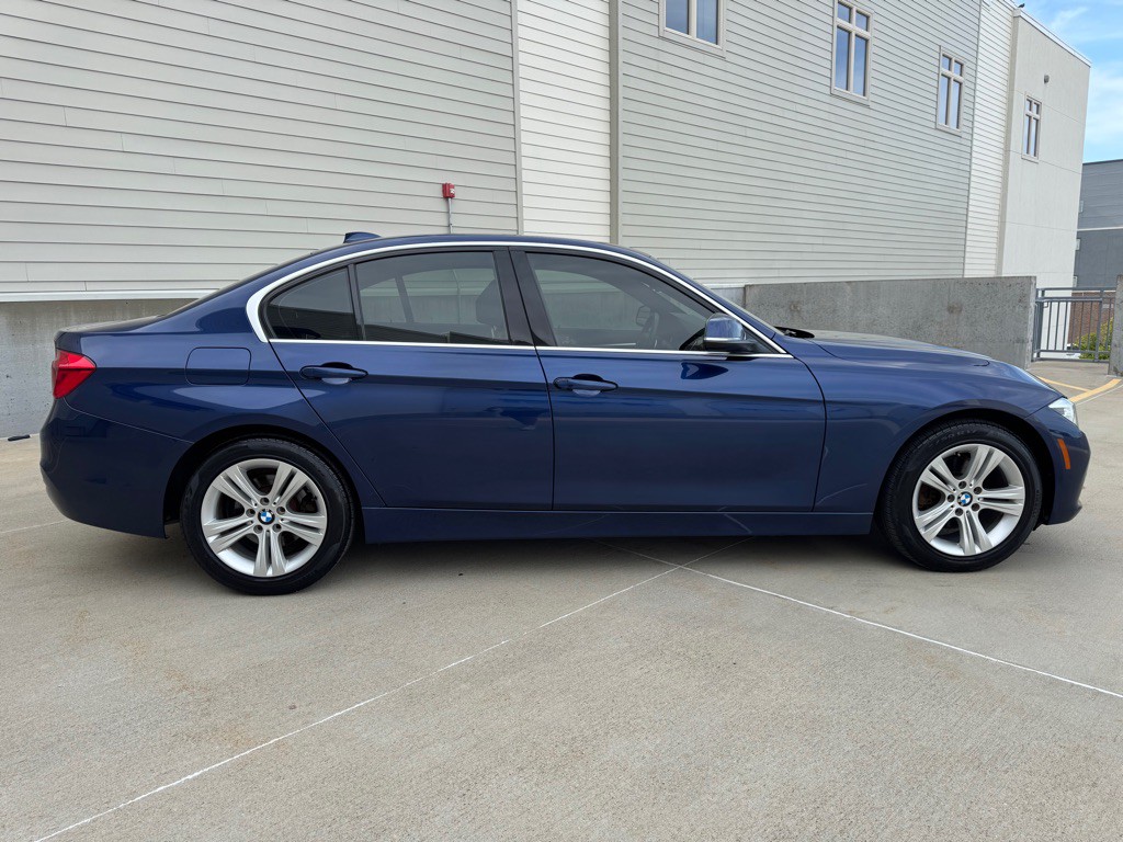 2017 BMW 3 Series Image 2