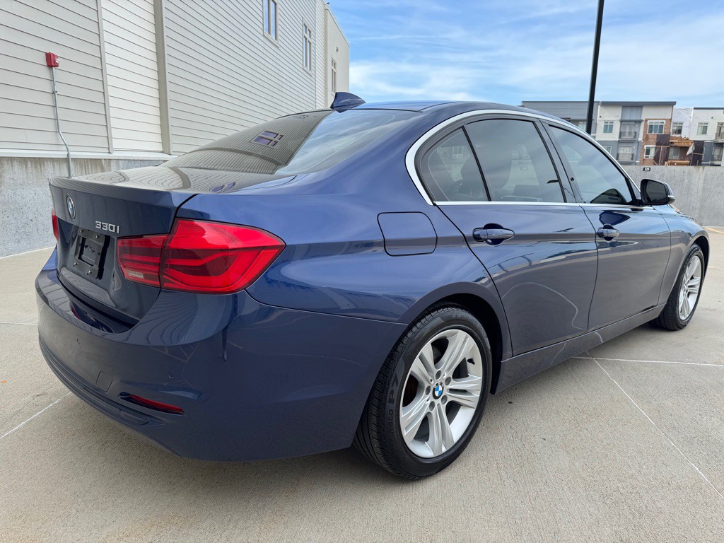 2017 BMW 3 Series Image 3