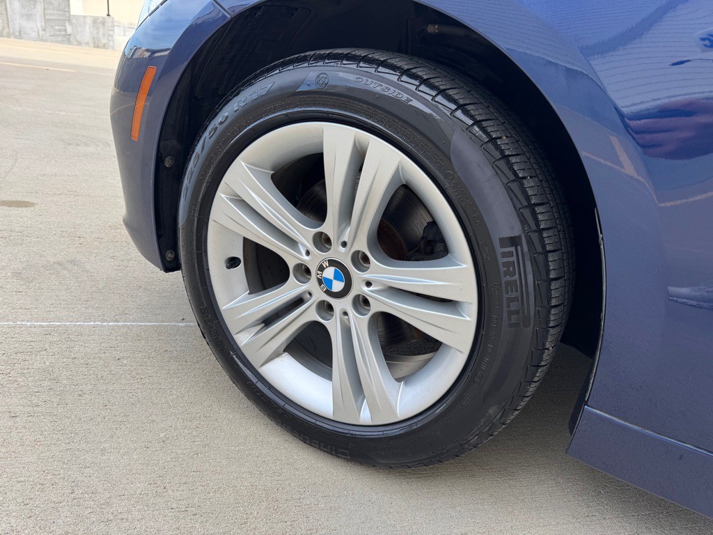 2017 BMW 3 Series Image 9