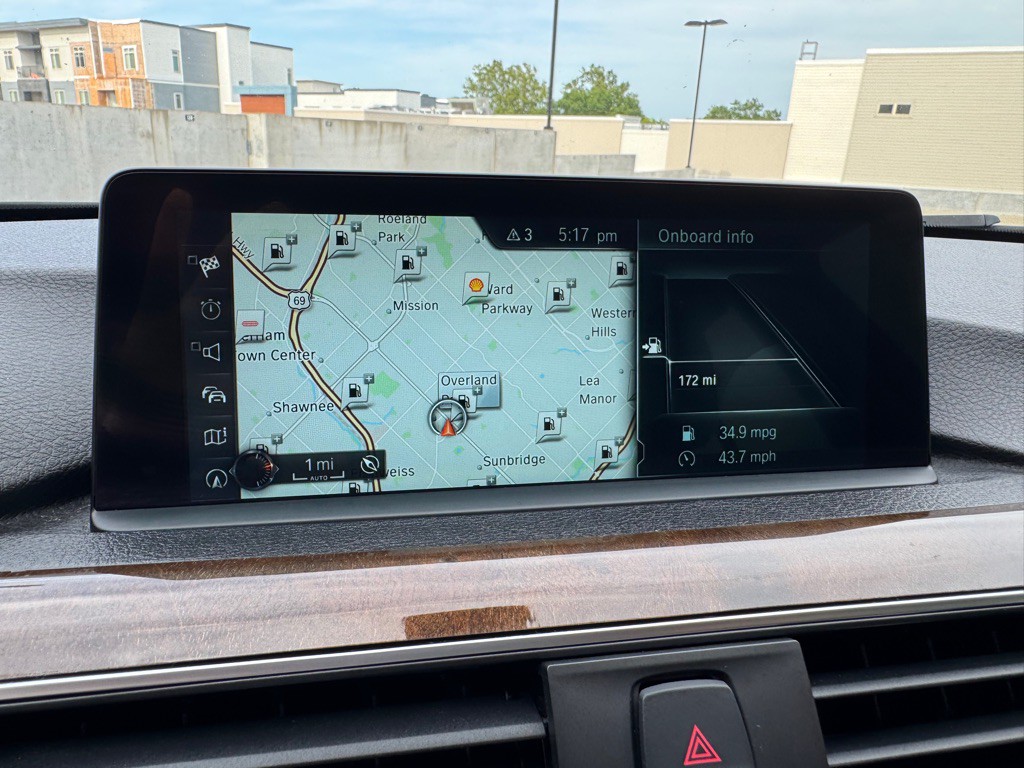 2017 BMW 3 Series Image 17