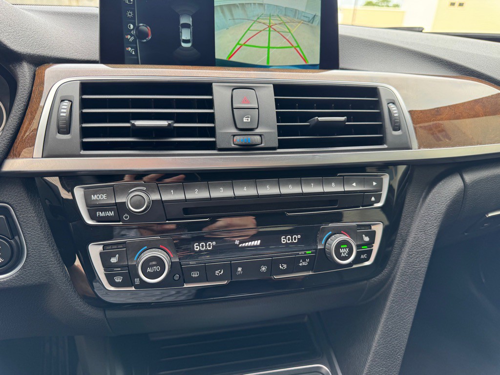 2017 BMW 3 Series Image 19