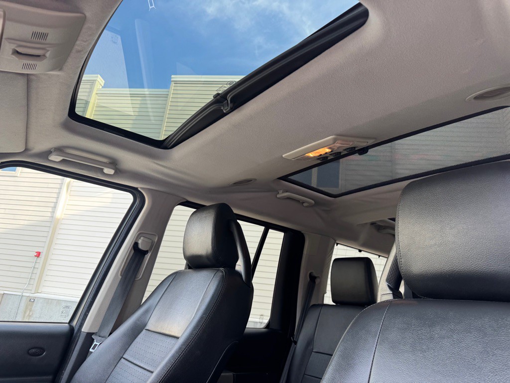 2009 Land Rover LR3 Image 13