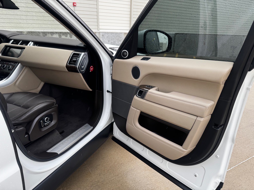 2016 Land Rover Range Rover Sport Image 18
