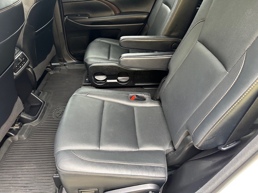 2018 Toyota Highlander Image 18