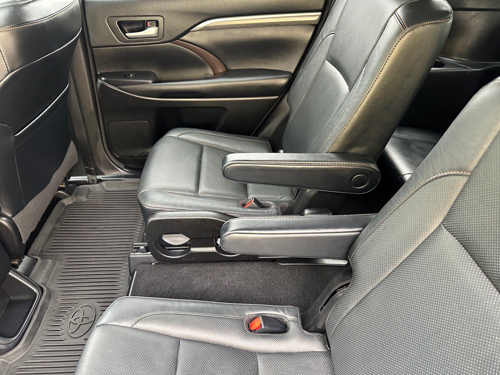 2018 Toyota Highlander Image 19