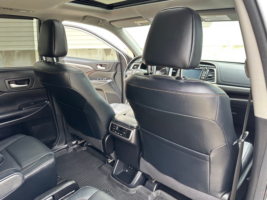 2018 Toyota Highlander Image 28
