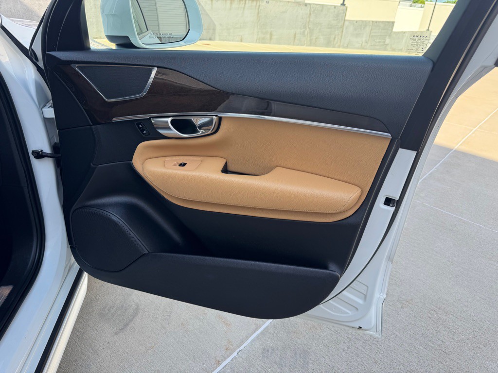 2016 Volvo XC90 Image 28