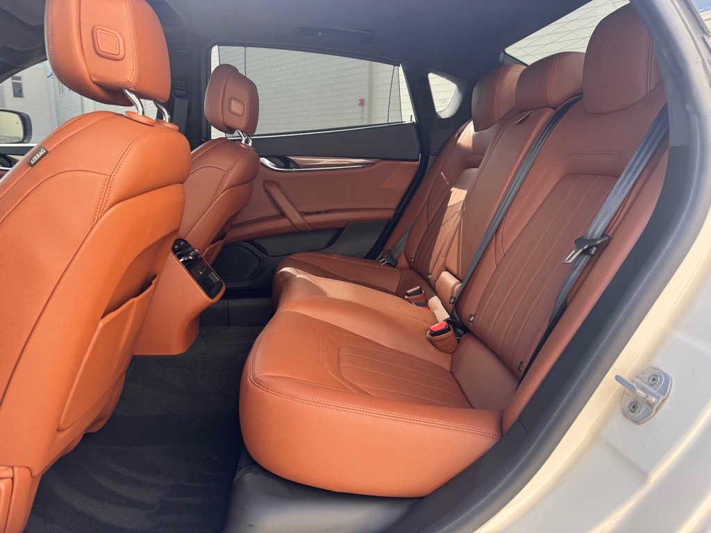 2016 Maserati Quattroporte Image 23