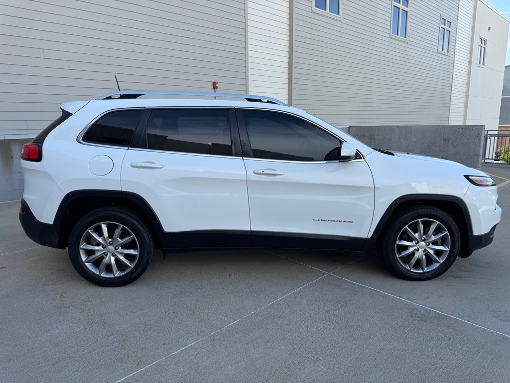 2018 Jeep Cherokee Image 2