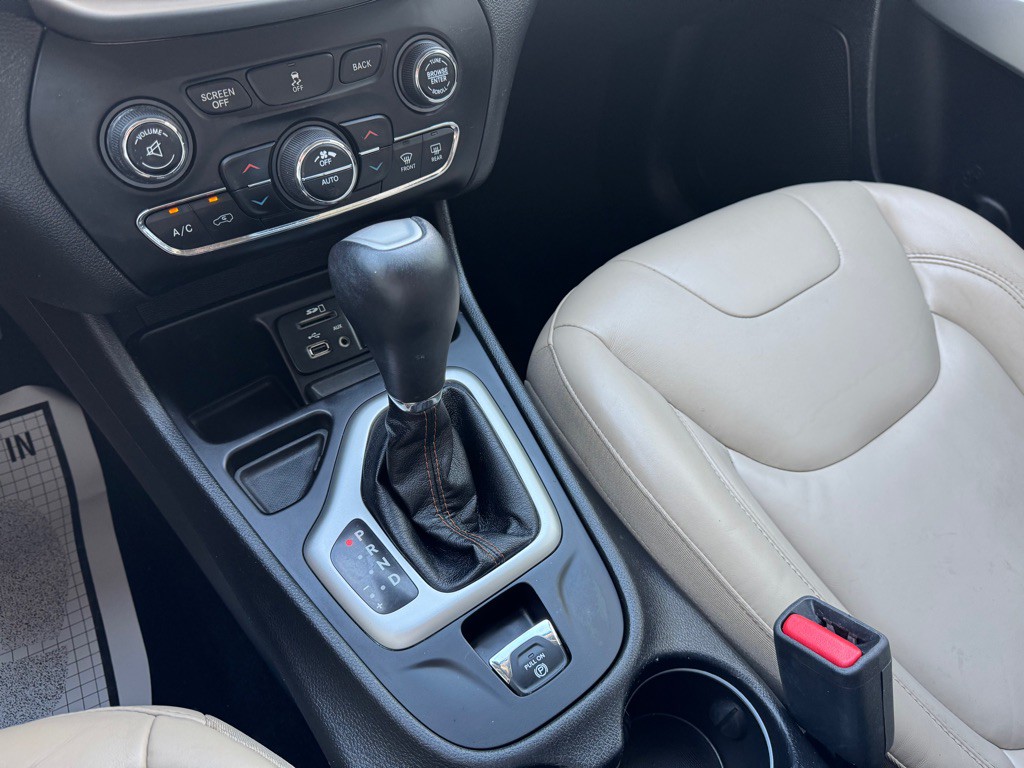 2018 Jeep Cherokee Image 17