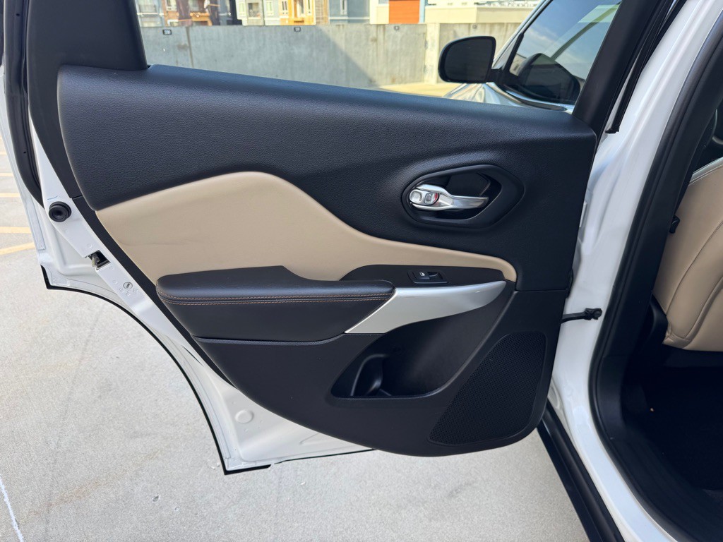 2018 Jeep Cherokee Image 18