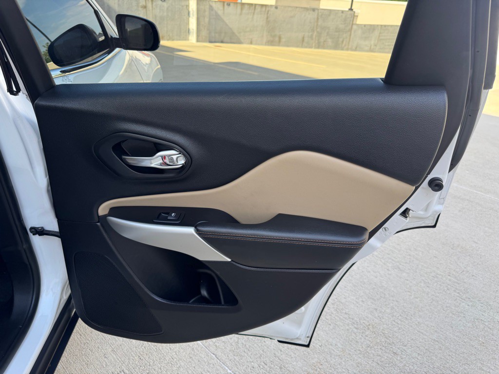 2018 Jeep Cherokee Image 21