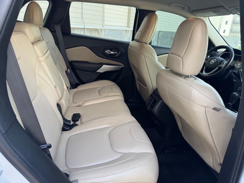 2018 Jeep Cherokee Image 22