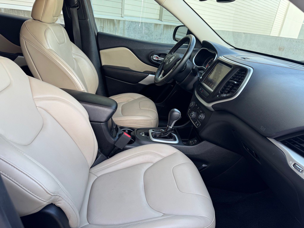 2018 Jeep Cherokee Image 24