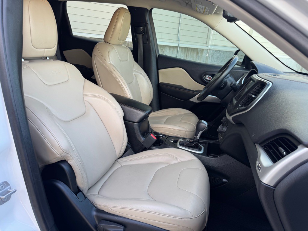 2018 Jeep Cherokee Image 25