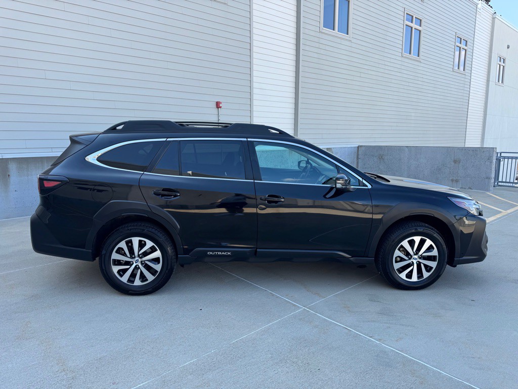 2023 Subaru Outback Image 2