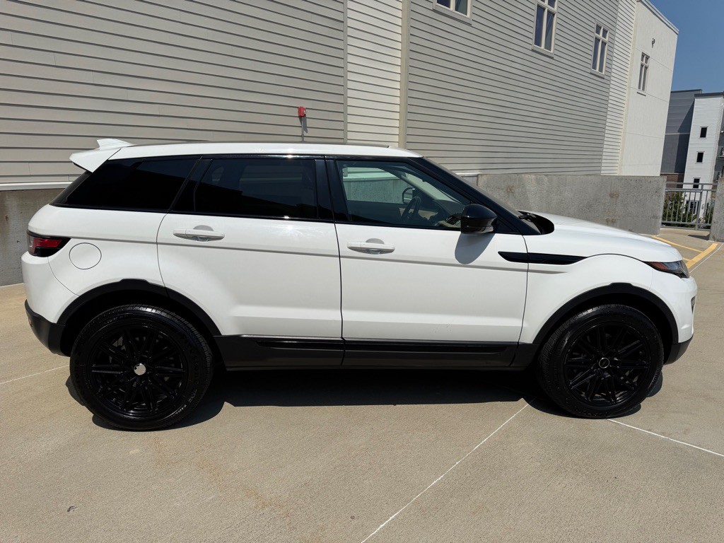 2017 Land Rover Range Rover Evoque Image 2