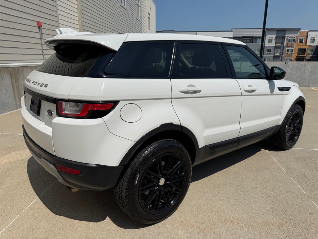 2017 Land Rover Range Rover Evoque Image 3