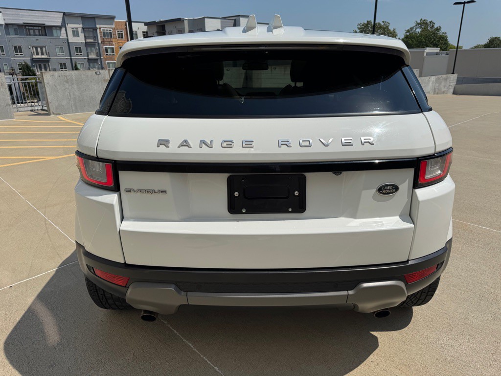 2017 Land Rover Range Rover Evoque Image 4