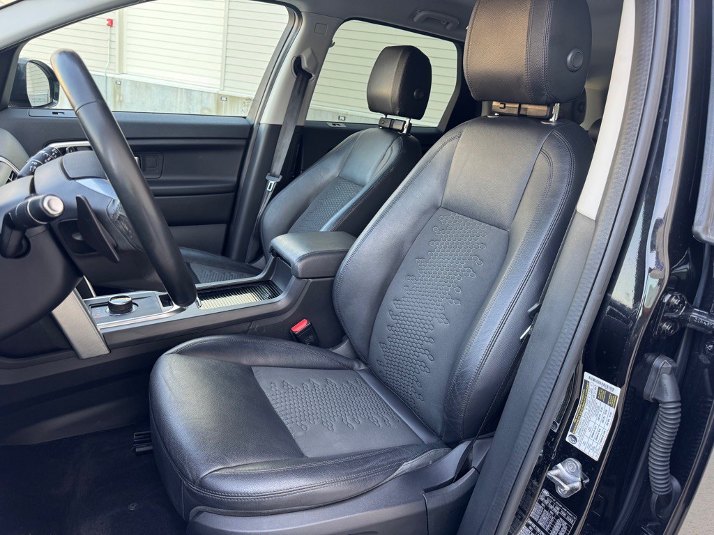 2019 Land Rover Discovery Sport Image 13