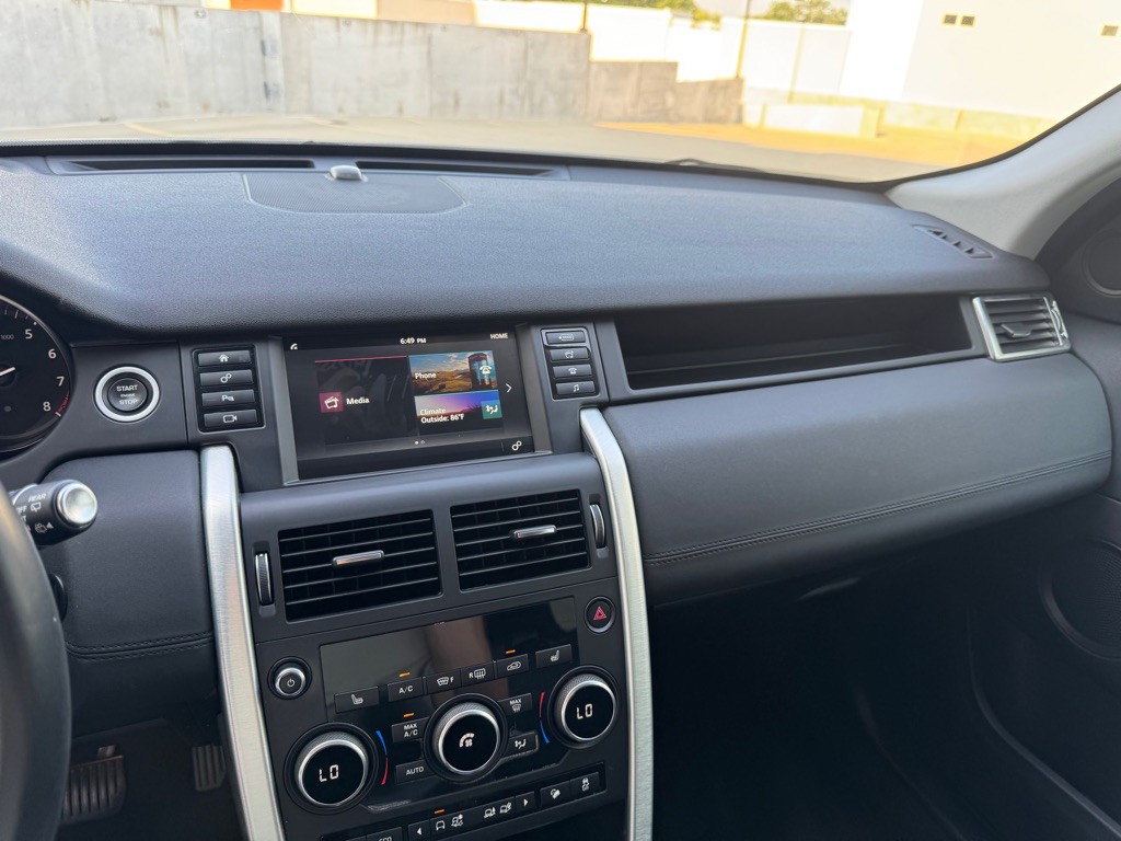 2019 Land Rover Discovery Sport Image 16