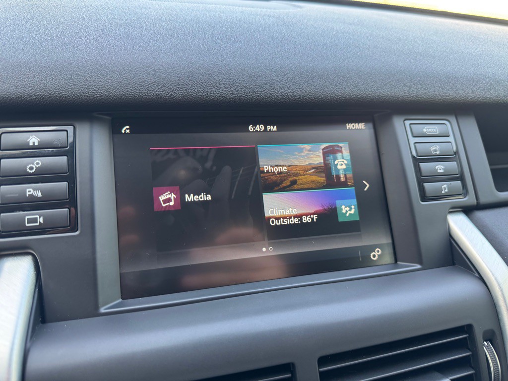 2019 Land Rover Discovery Sport Image 17