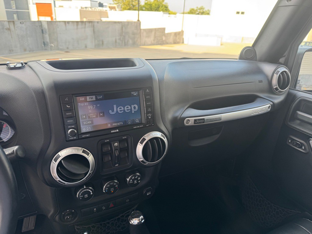 2012 Jeep Wrangler Unlimited Image 16