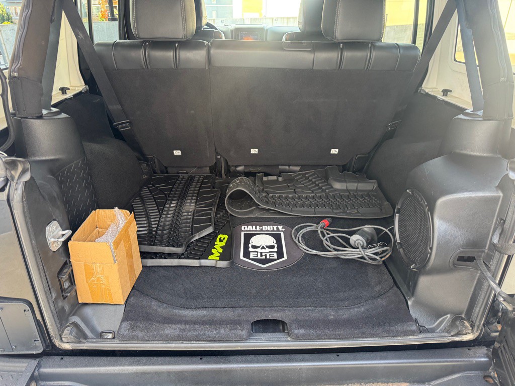 2012 Jeep Wrangler Unlimited Image 21