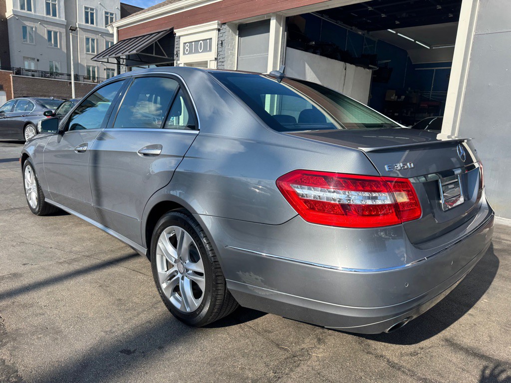 2011 Mercedes-Benz E-Class Image 2
