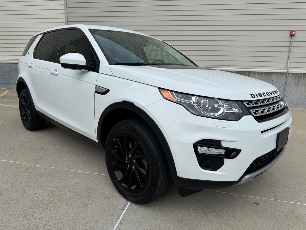 2016 Land Rover Discovery Sport Image 1