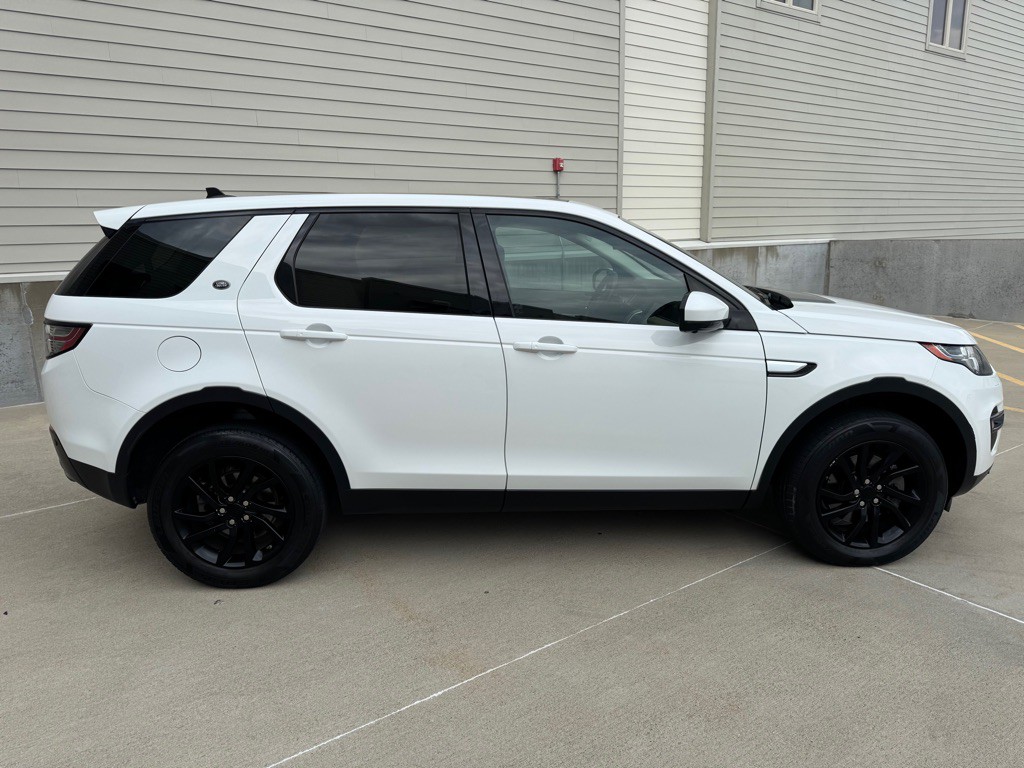 2016 Land Rover Discovery Sport Image 2