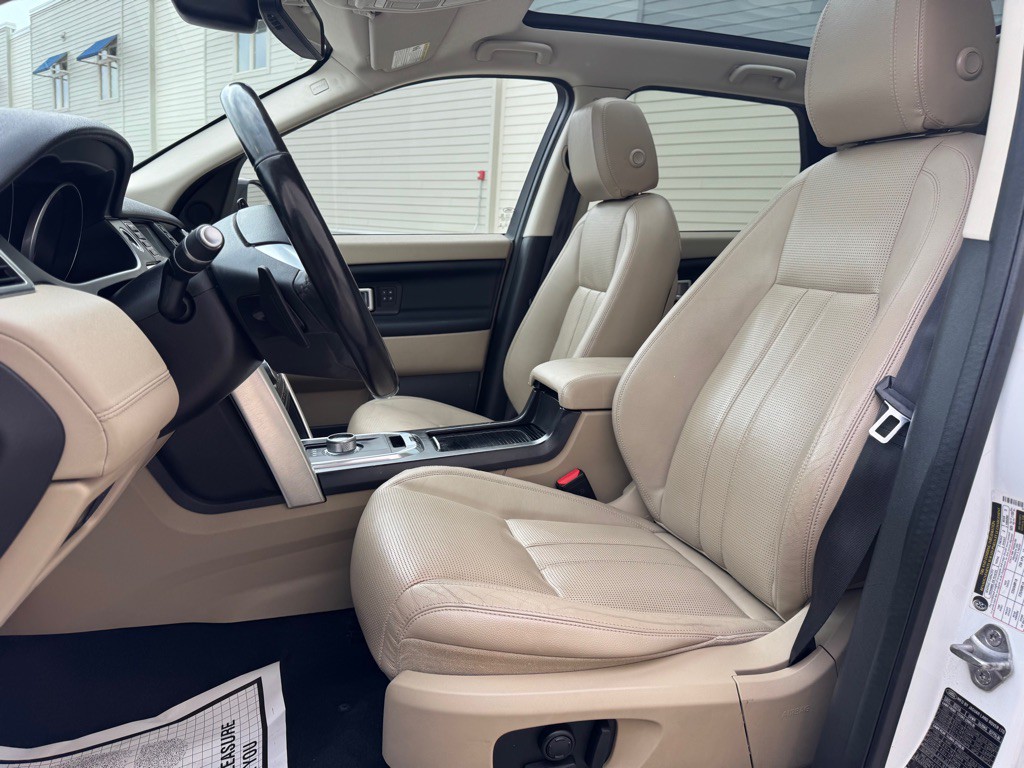 2016 Land Rover Discovery Sport Image 11