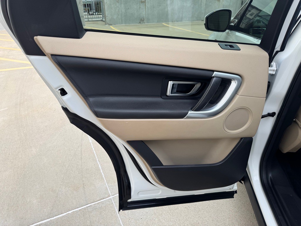2016 Land Rover Discovery Sport Image 22