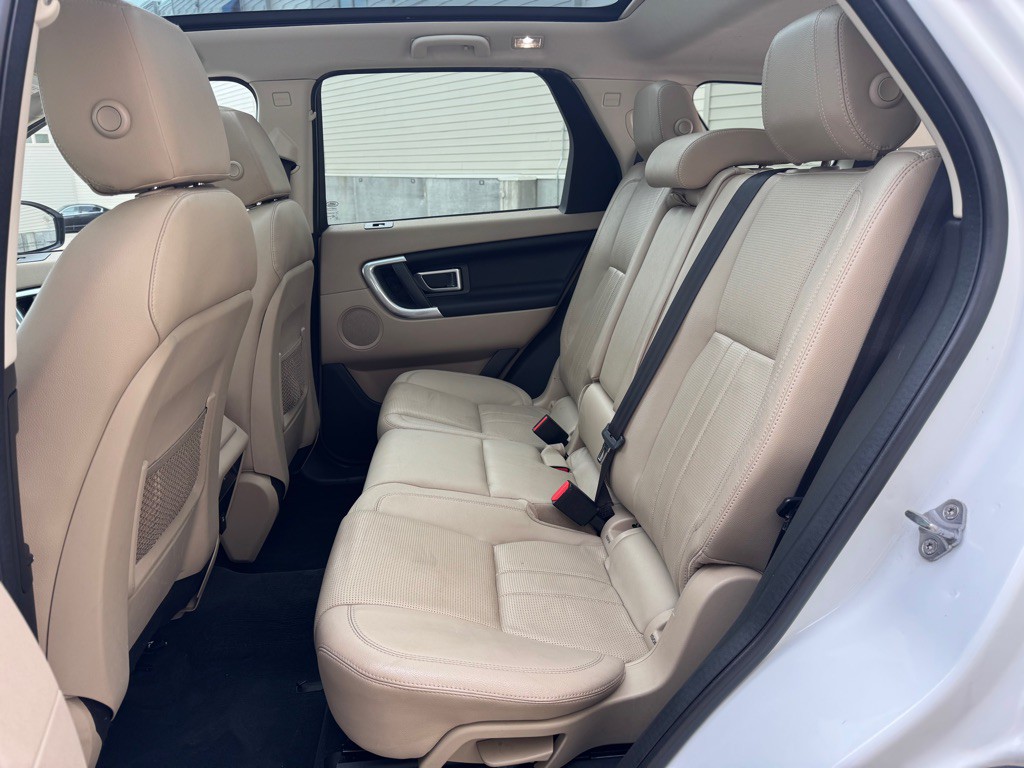 2016 Land Rover Discovery Sport Image 23
