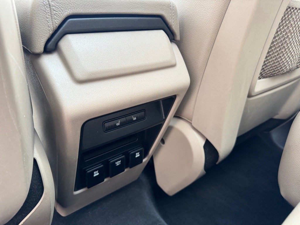 2016 Land Rover Discovery Sport Image 24