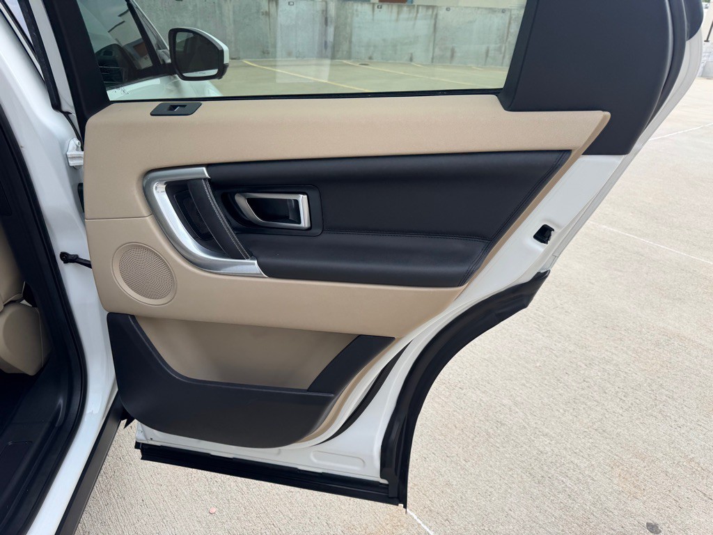 2016 Land Rover Discovery Sport Image 27