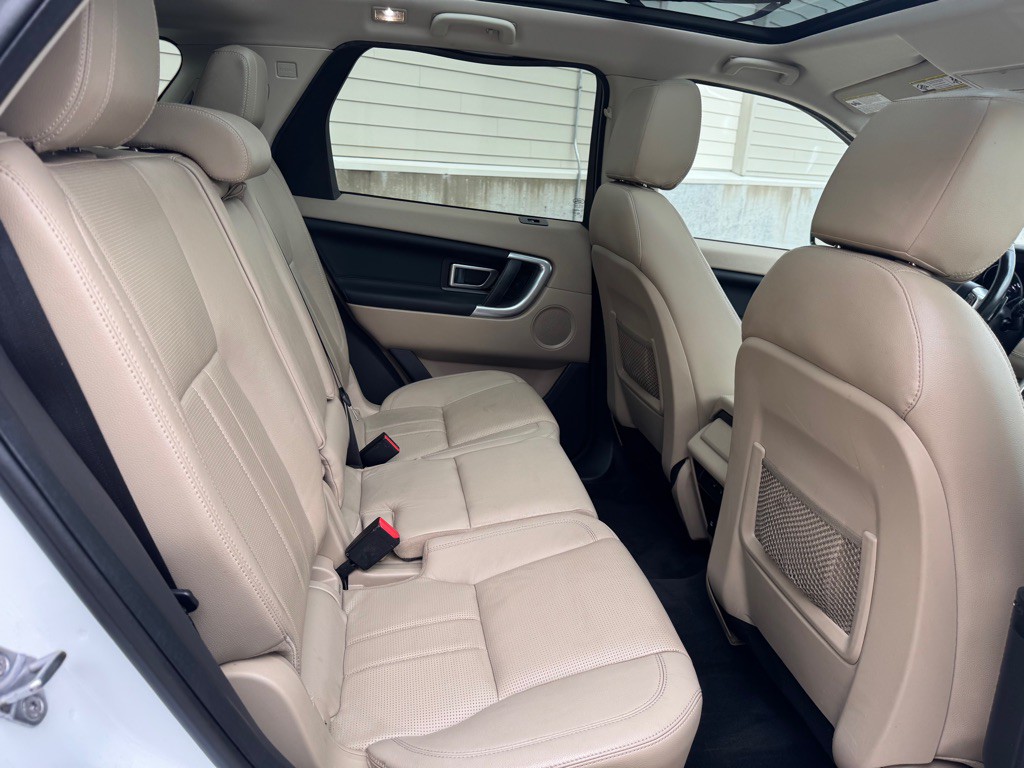 2016 Land Rover Discovery Sport Image 28