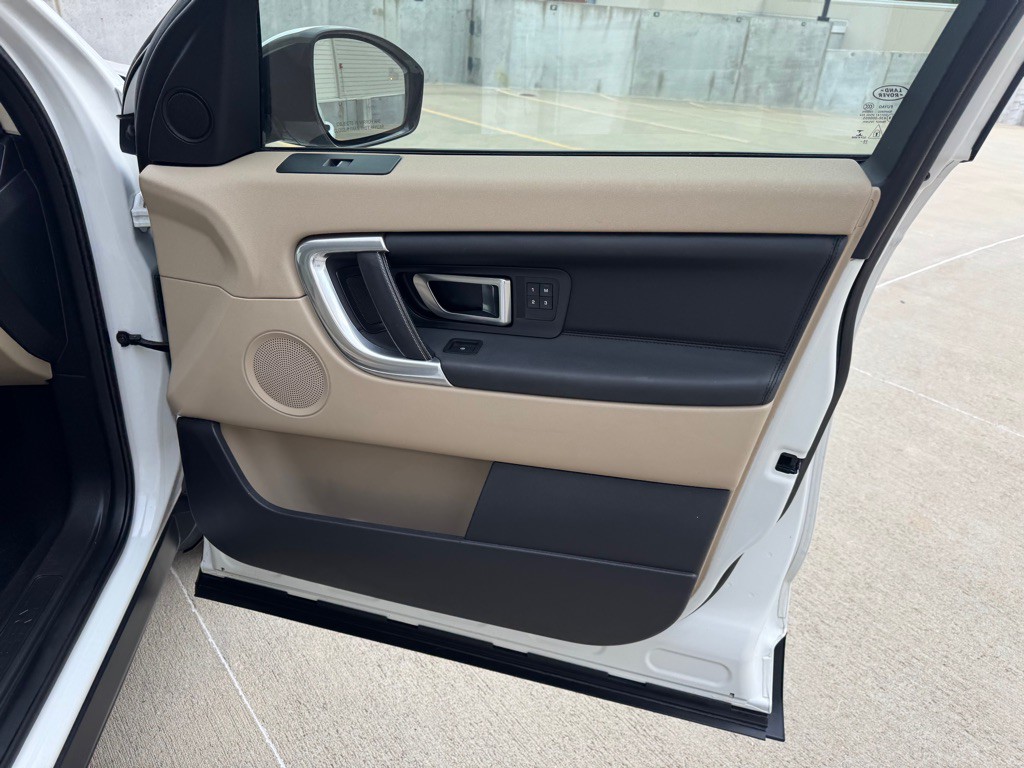 2016 Land Rover Discovery Sport Image 29