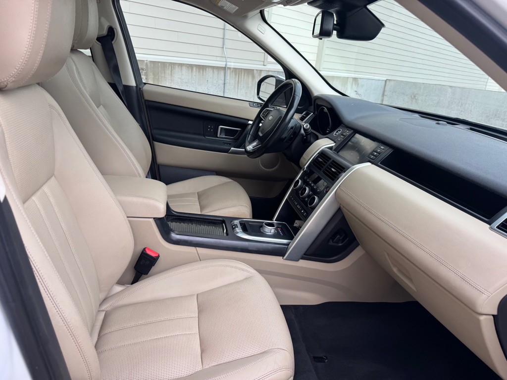2016 Land Rover Discovery Sport Image 30