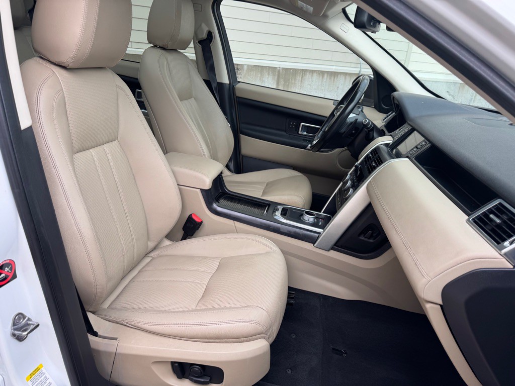 2016 Land Rover Discovery Sport Image 31