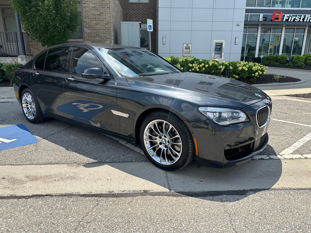 2015 BMW 7 Series Image 1