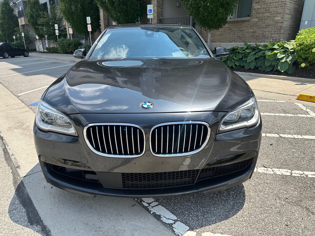 2015 BMW 7 Series Image 2