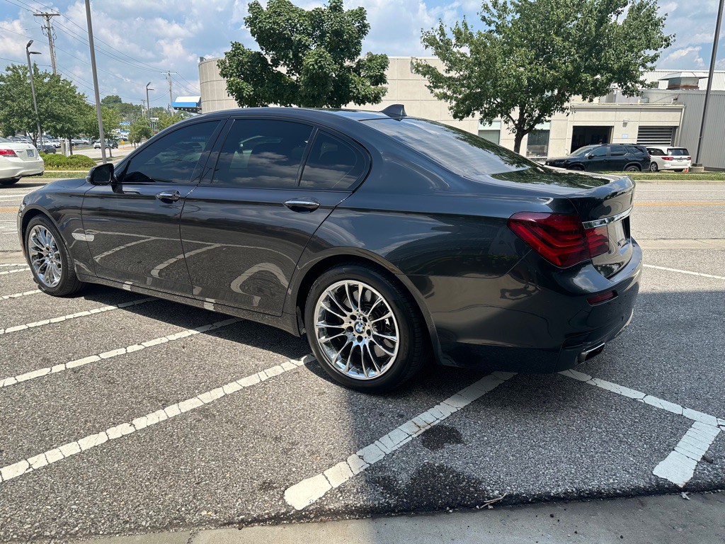 2015 BMW 7 Series Image 5