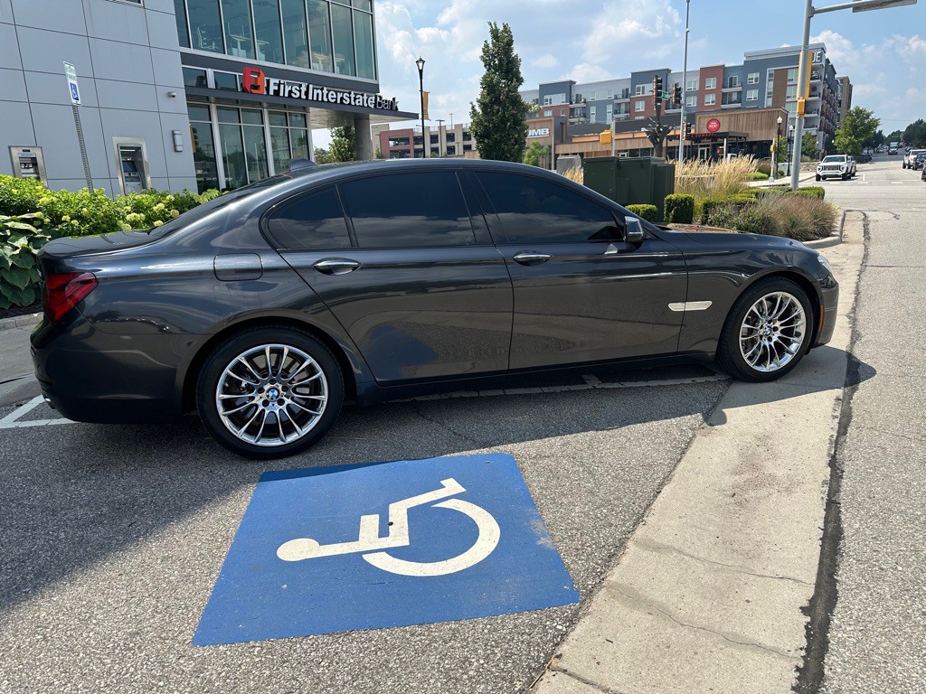 2015 BMW 7 Series Image 8